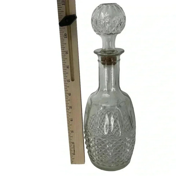 VINTAGE MOGEN DAVID 1982 GLASS WHISKEY DECANTER CORK STOPPER CLEAR - Picture 3 of 7